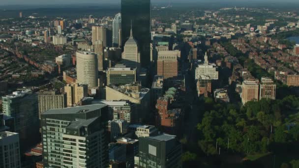 Flygfoto Över Centrala Finansdistriktet City Byggnader John Hancock Tower Skyskrapa — Stockvideo