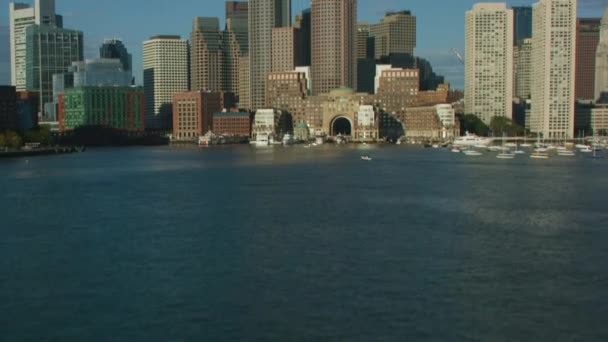美国波士顿 2017年11月 Rowes 码头鸟瞰波士顿海港城市天际线金融区港口轮渡海滨美国马萨诸塞州 — 图库视频影像
