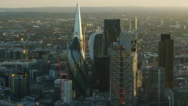 サンセット ロンドン市金融街高層ビルの破片ガーキン トランシーバー トーキー イギリス イギリスで英国ロンドン 2017年 — ストック動画
