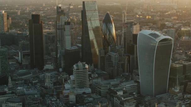 Flygfoto Londons Skyline Och Soluppgång Över Finansdistriktet Skyskrapor Walkie Talkie — Stockvideo