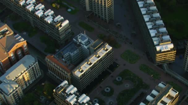 Luftaufnahme Sonnenuntergang Barbican Centre Kunst Und Ausstellungen Veranstaltungsort Dächer London — Stockvideo