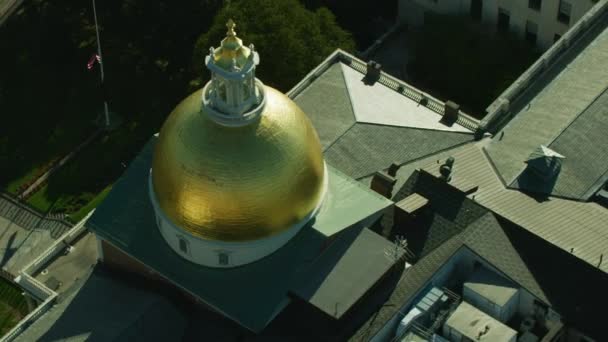 Overhead Flygfoto Boston Offentliga Trädgård Och Gold Dome State House — Stockvideo