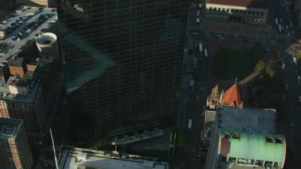 市中心金融区城市建筑的空中滨水景观约翰汉考克大厦摩天大楼伯克利大厦波士顿马萨诸塞美国 — 图库视频影像