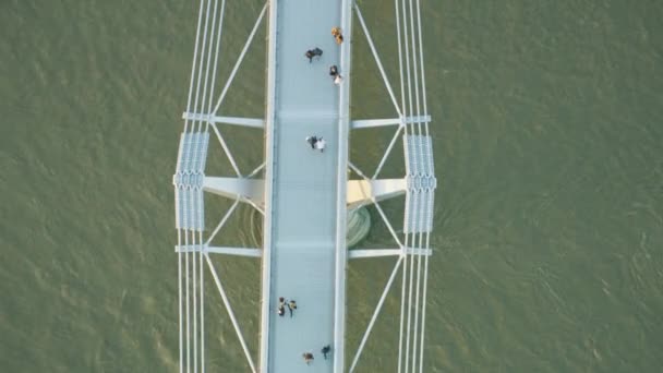 Veduta Aerea Vicino Tramonto Città Londra Pedoni Sul Millennium Bridge — Video Stock