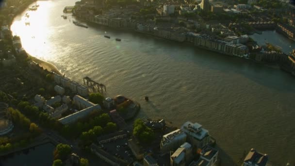 Luchtfoto Zonsondergang Rivier Thames Rotherhithe Tunnel Residentiële Appartementen Zon Flare — Stockvideo
