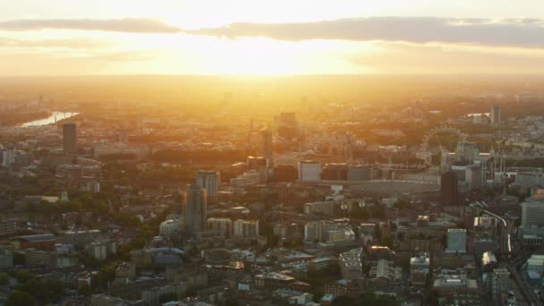 ロンドン 2017年 航空写真ビュー ロンドンのスカイライン商業および住宅の建物からシャード ガラス塔川テムズ イギリス夕日 — ストック動画