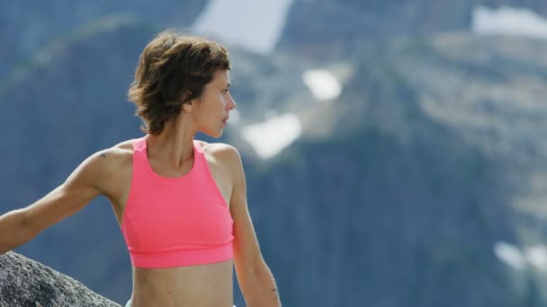 Activo Caucásico Americano Aventura Femenina Escalador Escalada Roca Habrich Squamish — Vídeo de stock