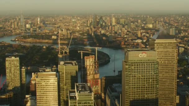 Londen November 2017 Luchtfoto Canary Wharf Financiële Wijk Wolkenkrabbers Zonsopgang — Stockvideo