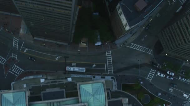 Luchtfoto Stadszicht Overhead Het Dak Van Metropolitan Wolkenkrabber Gebouwen Downtown — Stockvideo