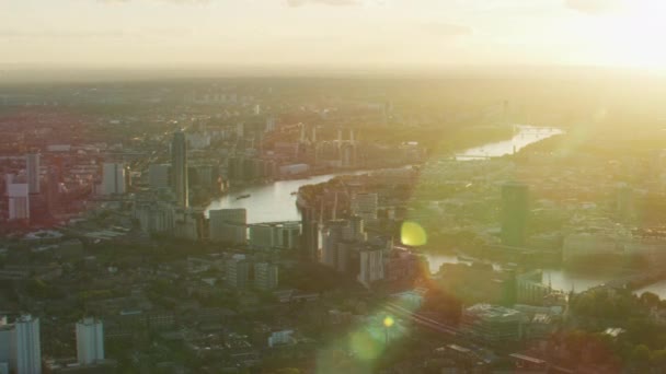 Zonsondergang Luchtfoto Met Zon Flare Van Londen Stadsgezicht Theems Bezienswaardigheden — Stockvideo