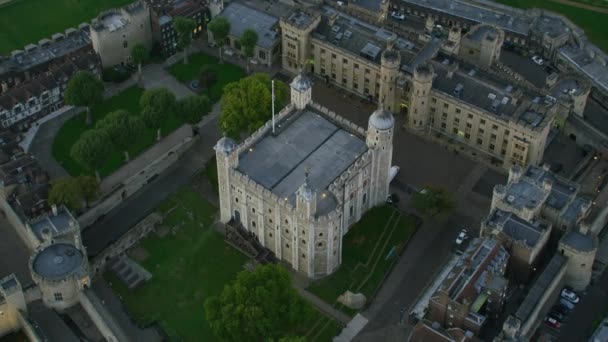 サンセット彼女マジェスティズ高貴な宮殿および要塞イングランド イギリス ロンドン塔歴史的な城の航空写真 — ストック動画