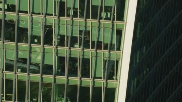 外装ガラス構造のトランシーバー商業高層ビル都市のロンドン イギリスの航空の日の出をクローズ アップ — ストック動画