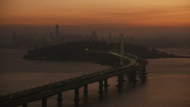Luftaufnahme Sonnenuntergang Der Oakland Bay Road Maut Brücke Uns Autobahn — Stockvideo
