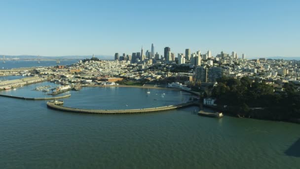 Vista Aérea Ciudad Metrópolis Fishermans Wharf Pier Oakland Bay Bridge — Vídeo de stock