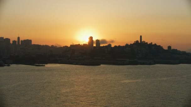 Cidade Aérea Vista Para Mar Telegraph Hill Coit Tower Embarcadero — Vídeo de Stock