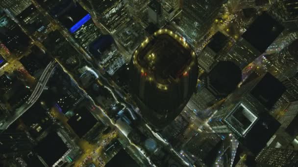 空中架空垂直夜景 Salesforce 塔市中心城市车辆道路屋顶建筑办公室摩天大楼旧金山太平洋加利福尼亚美国 — 图库视频影像