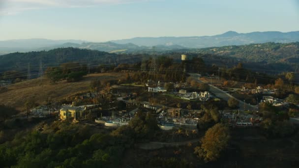 Aerial Hillside View Luxury Properties Saved Others Destroyed Wildfire Modern — Stock Video
