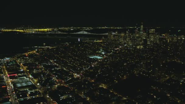 Antenne Nacht Beleuchtete Ansicht Des Finanzbezirks Wolkenkratzer Coit Tower Telegraph — Stockvideo