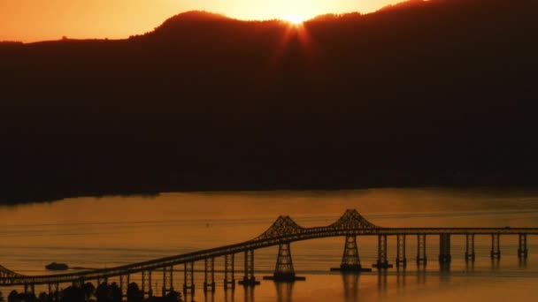 空中夜景双层装饰圣拉斐尔大桥里士满美国580公路旧金山太平洋西北加利福尼亚美国 — 图库视频影像