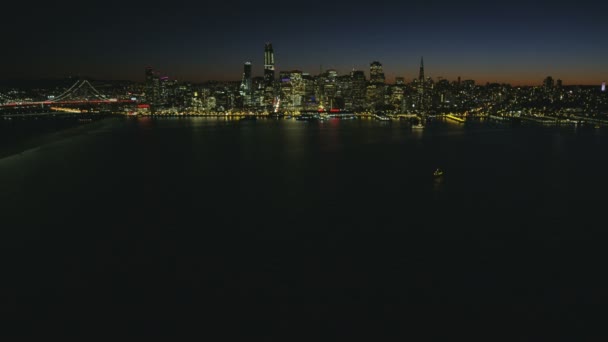 Noche Aérea Frente Mar Vista Iluminada Del Puerto San Francisco — Vídeos de Stock