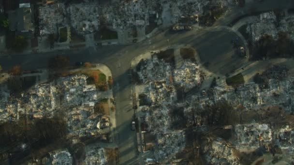 Пташиного Польоту Руйнувань Викликаних Wildfire Сільської Громади Сучасного Будинку Спалений — стокове відео