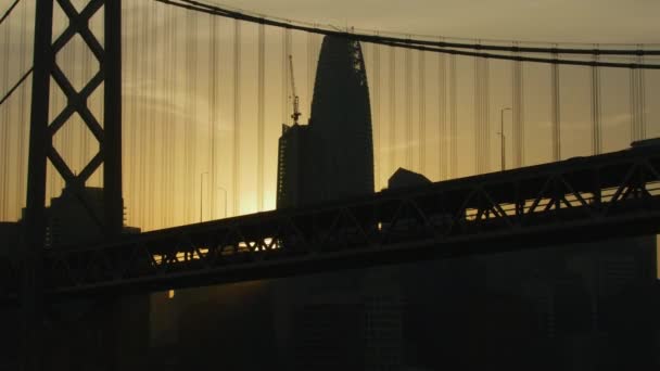 Antenne Sonnenuntergang Stadt Ansicht Bucht Brücke Verkäufer Turm Wolkenkratzer Bau — Stockvideo