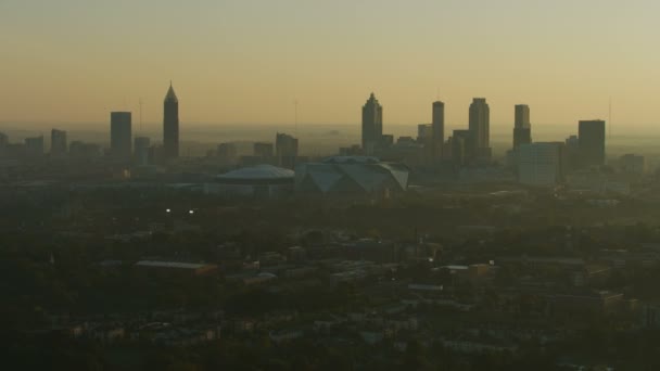Atlanta November 2017 Aerial Sunrise Staden Haze Skyskrapor Mercedes Benz — Stockvideo