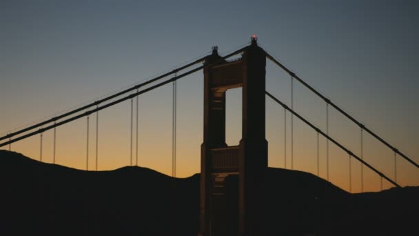 Aerial Art Deco Golden Gate Tráfego Rodoviário Ponte Marin Headlands — Vídeo de Stock