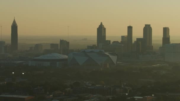 Atlanta Listopad 2017 Letecké Sunrise Pohled Města Haze Mrakodrapy Mercedes — Stock video