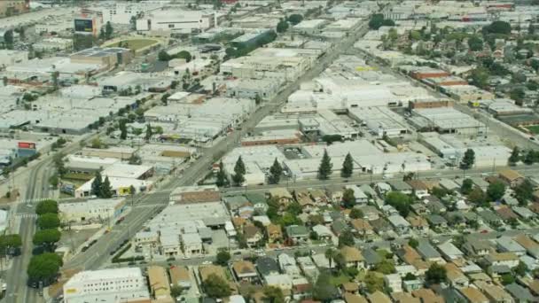 洛杉矶 2017年11月 空中展示视野洛杉矶州立高速公路车辆多车道商业和住宅物业城市摩天大楼加利福尼亚美国 — 图库视频影像