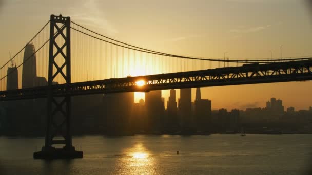 Εναέρια Θέα Ηλιοβασίλεμα Της Oakland Κόλπο Διπλό Κατάστρωμα Δρόμου Γέφυρα — Αρχείο Βίντεο