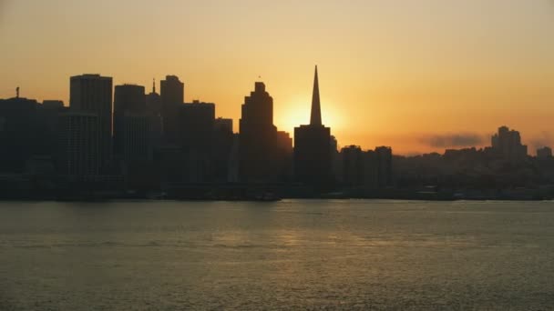 Luchtfoto Zonsondergang Stadszicht Van Salesforce Toren Wolkenkrabber Bay Bridge Embarcadero — Stockvideo