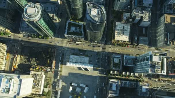 Vista Aérea Vertical Del Vehículo Ciudad Autopista Interestatal Edificios Azotea — Vídeo de stock