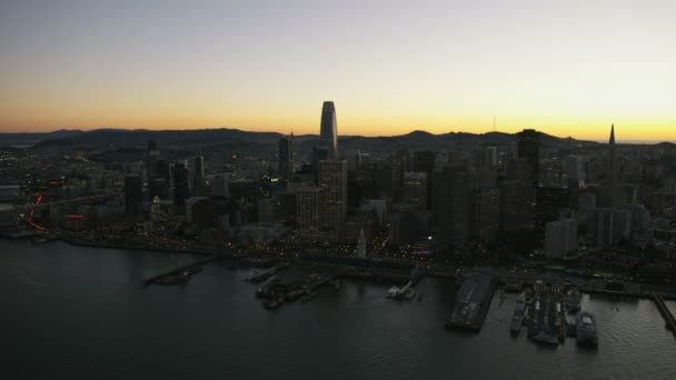 Aerial Waterfront Solnedgång Utsikt Över Hamnen San Francisco Embarcadero Centrala — Stockvideo