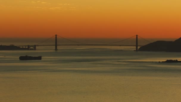 Vista Aerea Tramonto Della Nave Container Vicino Ponte Golden Gate — Video Stock