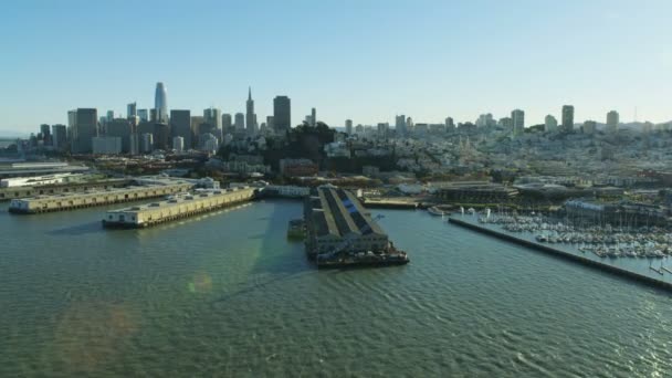 Metrópolis Aérea Vista Ciudad Frente Mar Del Muelle Fishermans Wharf — Vídeos de Stock