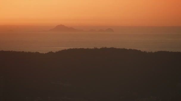 Vista Aérea Atardecer Remota Pila Rocosa Del Océano Pacífico Las — Vídeo de stock