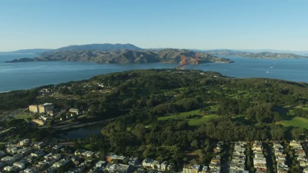 Luchtfoto Zonlicht Weergave Van Golden Gate Weg Verkeer Brug Presidio — Stockvideo