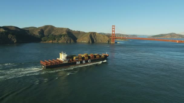 Сан Франциско Ноябрь 2017 Вид Воздуха Контейнерный Корабль Возле Моста — стоковое видео