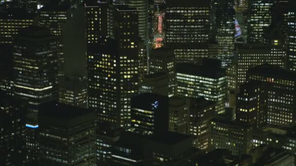 Noche Aérea Vista Iluminada Rascacielos Del Centro Ciudad Edificios Oficinas — Vídeos de Stock