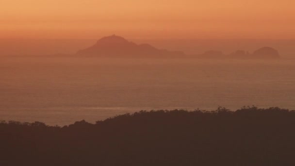 Solnedgången Flygfoto Över Farallon Öarna Remote Stilla Havet Rocky Stack — Stockvideo