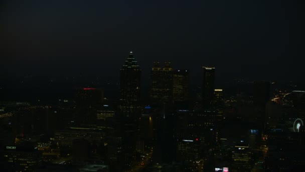 アトランタ 2017年 照らされた都市高層ビルの銀行のアメリカ プラザ アールデコ尖塔アトランタ ジョージア州アメリカの夜撮 — ストック動画