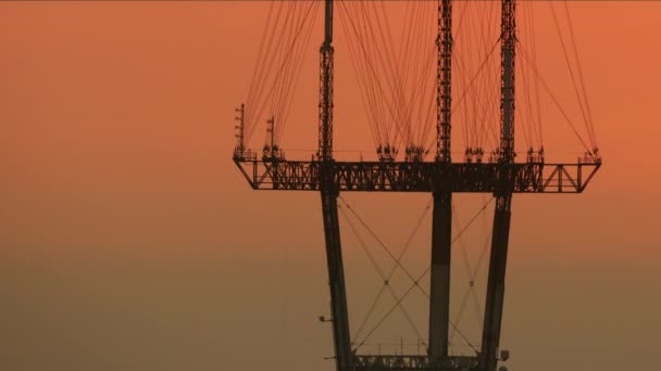 Hava Günbatımı Şehir Manzaralı Kiz Tepeler Sutro Radyo Kulesi Banliyösü — Stok video