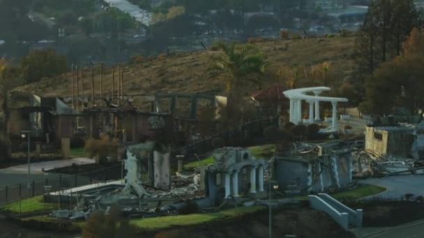 野火破壊の空撮が極端な干ばつ自然災害米国カリフォルニア後全焼高級器物を破損 — ストック動画
