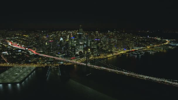 Воздушная Ночь Освещенный Вид Окленд Бэй Сити Дорожного Движения Платного — стоковое видео
