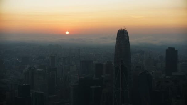 Antenne Sonnenuntergang Stadt Ansicht Der Top Bau Von Salesforce Turm — Stockvideo