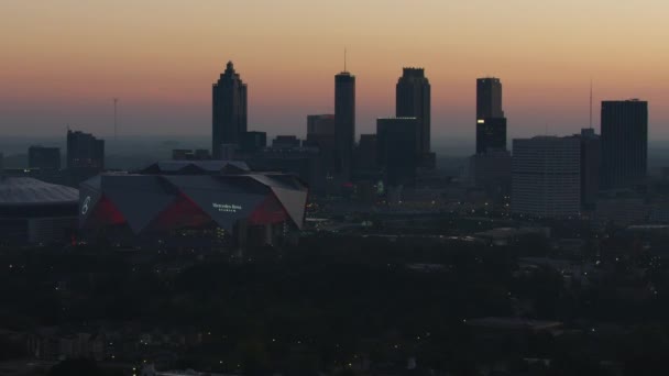 Atlanta November 2017 Aerial Belysta Skyskrapa Sunrise Syn Mercedes Benz — Stockvideo