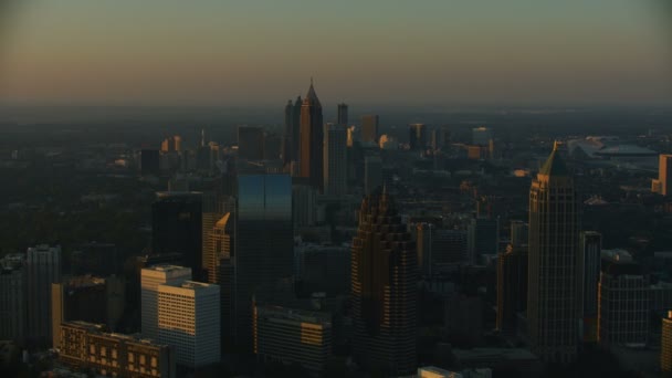 亚特兰大 2017年11月 空中早晨看法在薄雾城市大厦的日出在技术正方形商业区南州佐治亚美国 — 图库视频影像