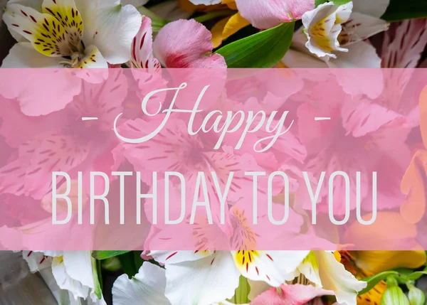 Boldog Szülinapi Üdvözlőlapot Könnyű Születésnapi Kártya Természetes Virágokkal Anya Születésnapjára — Stock Fotó