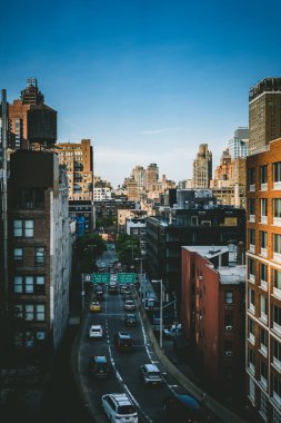 Manhattan, New York City, ABD sokaklarında gökdelenleri ve şehir binaları olan inanılmaz New York mimarisi.